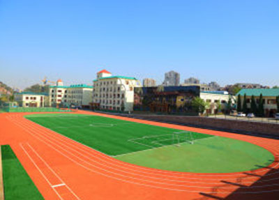 学校操场.jpg 学校操场.jpg