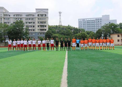 学校操场.jpg 学校操场.jpg