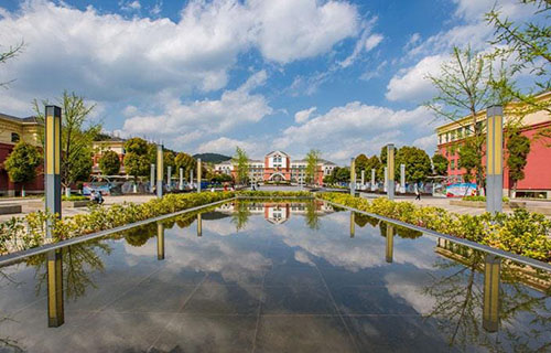 四川希望汽车技师学院图片