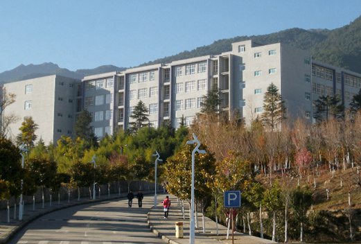 大理大学医学院图片