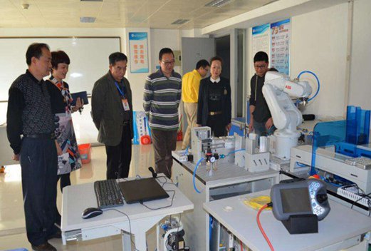 东风汽车公司高级技工学校图片