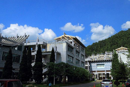 黔南民族职业技术学院图片