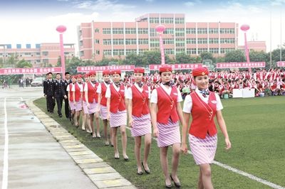 空乘专业的学费一般是多少? 空乘专业的学费一般是多少?