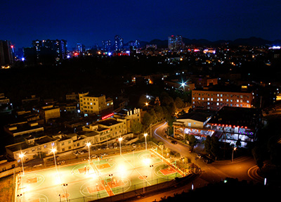 学校夜景.jpg 学校夜景.jpg