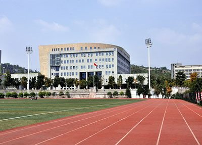 学校操场.jpg 学校操场.jpg