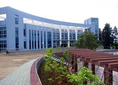 学校建筑.jpg 学校建筑.jpg
