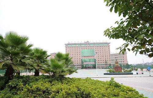 四川希望汽车技师学院图片