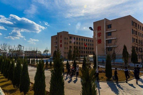 宜宾县柳加职业中学校学费高吗 宜宾县柳加职业中学校学费高吗