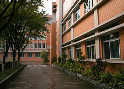 教学楼.jpg 教学楼.jpg
