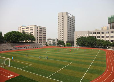 操场环境.jpg 操场环境.jpg