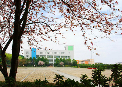教学广场.jpg 教学广场.jpg