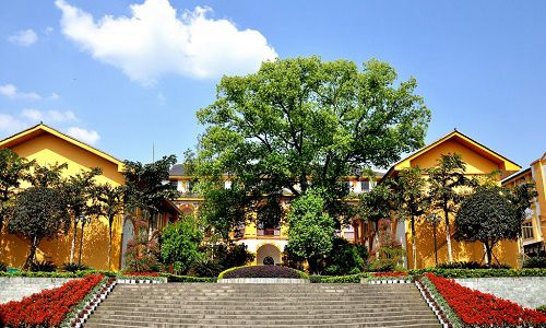 重庆工商学校五年制大专联系电话是多少 重庆工商学校五年制大专联系电话是多少