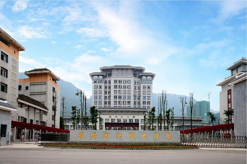 2020年雅安市职业高级中学学费多少钱 2020年雅安市职业高级中学学费多少钱