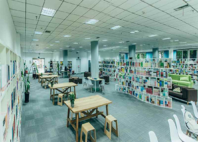 学校图书馆 学校图书馆