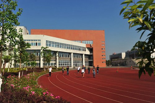 重庆公共运输职业学院学费高吗 重庆公共运输职业学院学费高吗