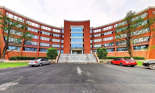 贵州省贵阳轻轨学校学费高吗 贵州省贵阳轻轨学校学费高吗