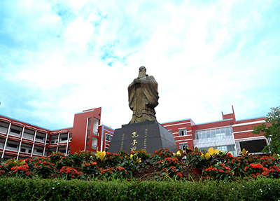 学校标志性建筑.jpg 学校标志性建筑.jpg