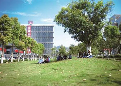 学校景致.jpg 学校景致.jpg