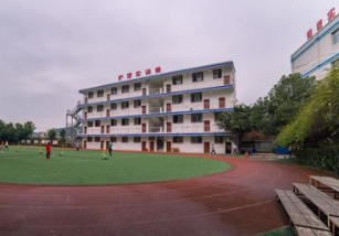 普安中等职业学校图片