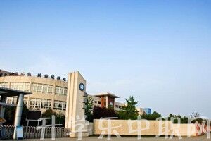 成都石化工业学校资助政策'