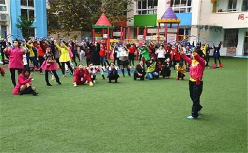 2020年成都公办幼师专业学校的学费高吗？