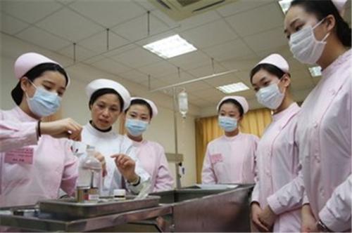 成都铁二局卫校2020年报名条件、招生对象