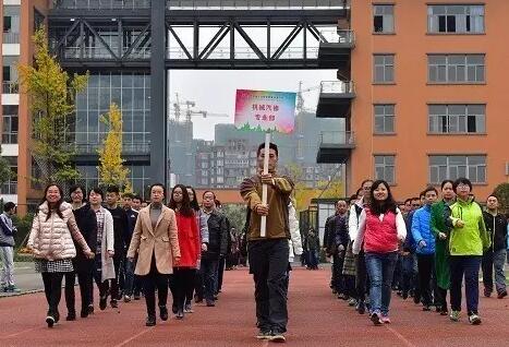 别样的风采——记成都市温江区燎原职业技术学校一群可爱的人
