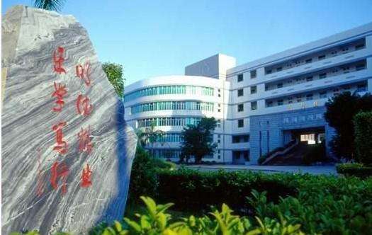 威远县职业技术学校学费、费用多少？