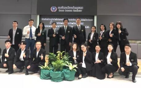 迢迢留学路，四川托普计算机职业学校助你一臂之力！