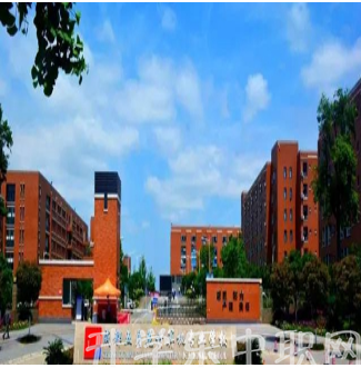 成都蒲月花高等技工校园