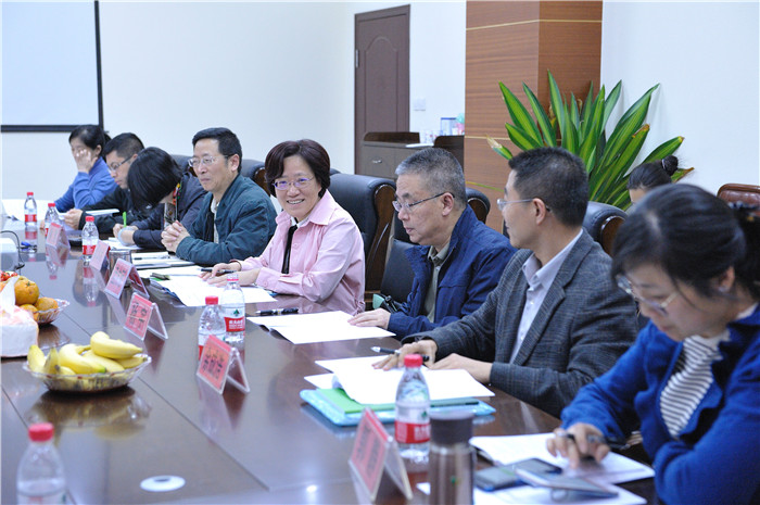 国务院中医学学科评议组调研我校中医学一级学科研究生课程建设