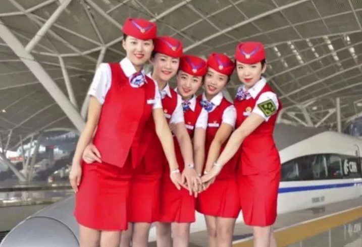 成都学高铁乘务校园有哪些没有错