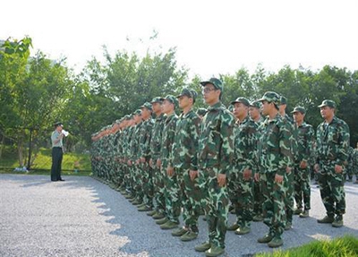  成都龙虎中学是民办学校还是公办学校？