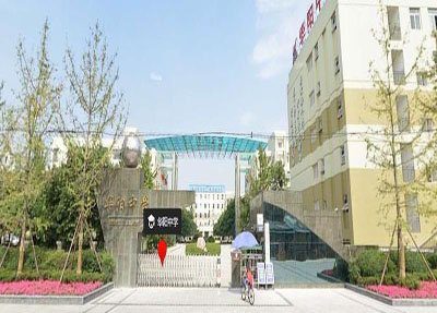 校园大门.jpg