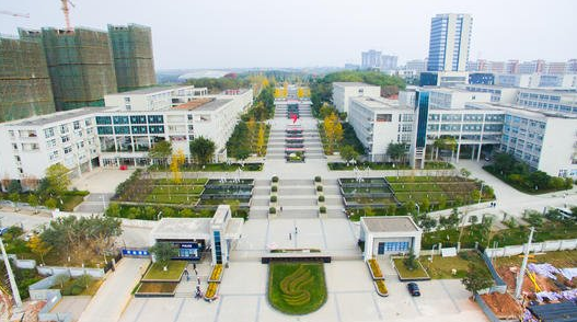 成都产业职业技术校园咋样,好欠好
