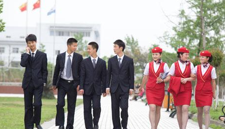 成都学航空乖务哪一个校园好