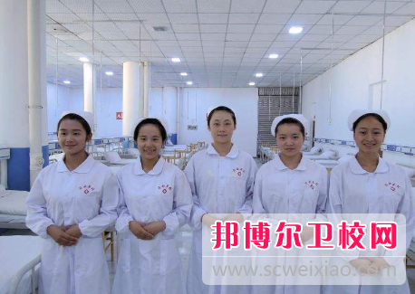 成都卫校每年学费多少