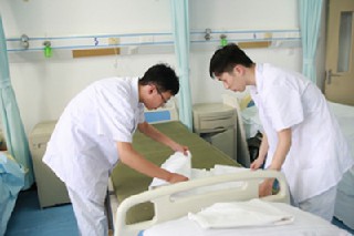 成都卫生校园男照顾护士好找任务吗?报酬怎样样?