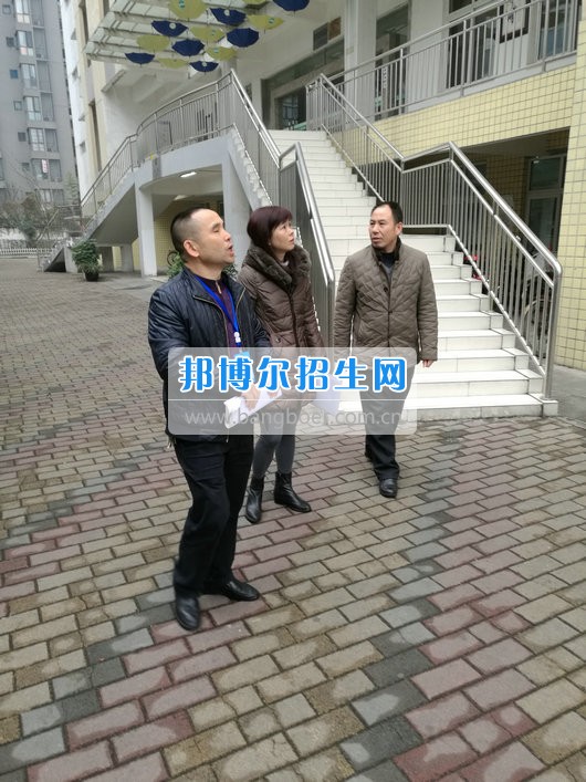 区教育局安全办领导到成都市青苏职业中专学校检查安全工作
