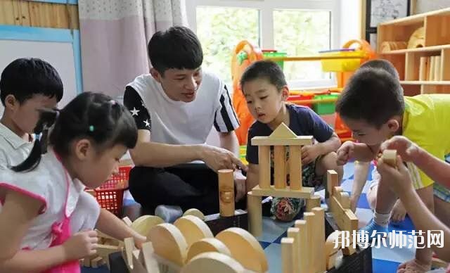 宝鸡2020年女生适合幼师学校吗