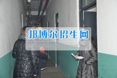 四川省什邡市职业中专学校迎接德阳市、什邡市教育局开学工作检查