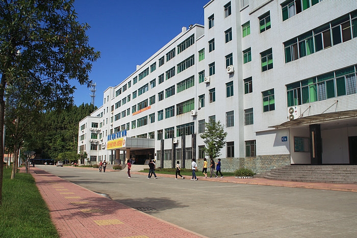南充职高哪个学校好的