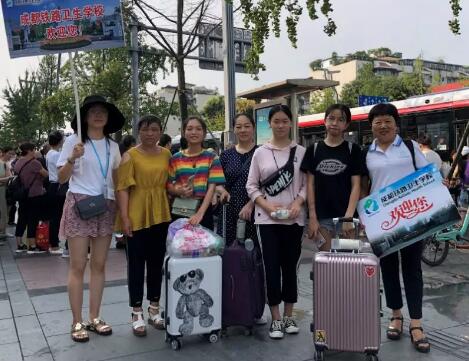 成都铁路卫生学校迎新现场直击！