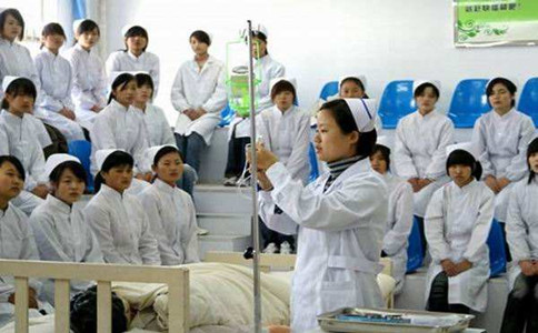 成都郫县卫校是否注重专业知识的培养