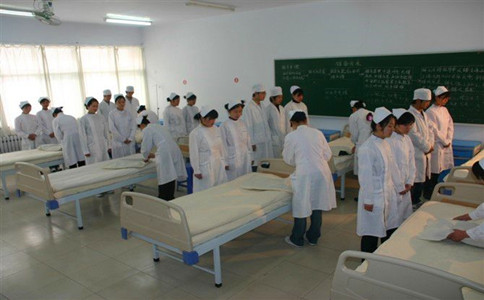 成都护理学校新生入学时要注意些什么