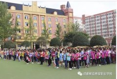 教师节，老师们走下三尺讲台，回归儿时童真