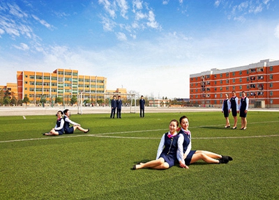  荣县乐德职业中学校是民办学校还是公办学校？